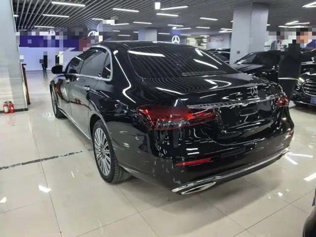 Mercedes-Benz E-Class — Фото автомобиля 5