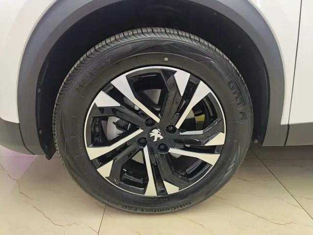 Peugeot 2008 — Фото автомобиля 8