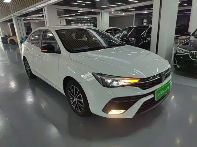 Roewe i5 — Фото автомобиля 3