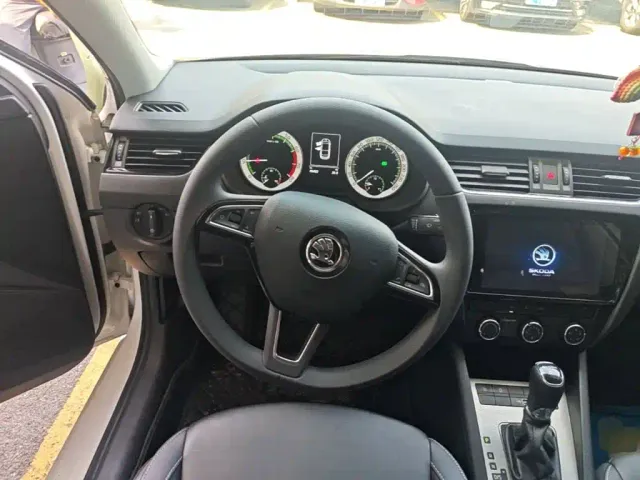 Skoda Octavia — Фото автомобиля 10