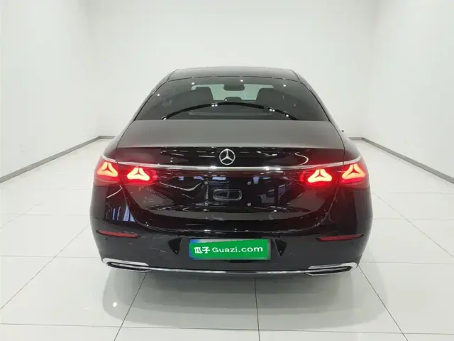 Mercedes-Benz E-Class — Фото автомобиля 3