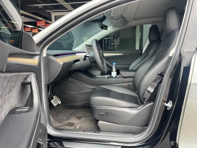 Tesla Model Y — Фото автомобиля 7