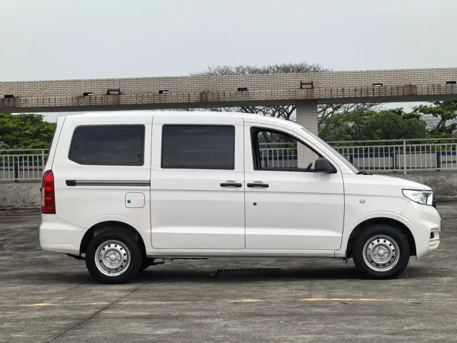Wuling Hongguang V — Фото автомобиля 4