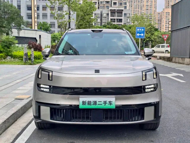 Lynk & Co 900 — Фото автомобиля 2