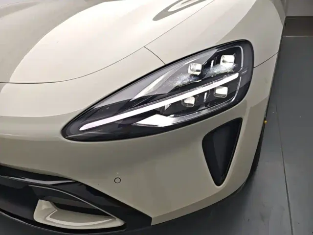 Xiaomi SU7 — Фото автомобиля 23