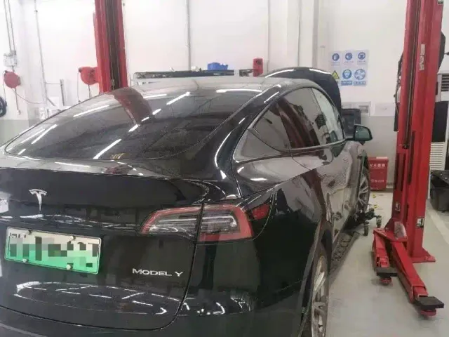 Tesla Model Y — Фото автомобиля 18