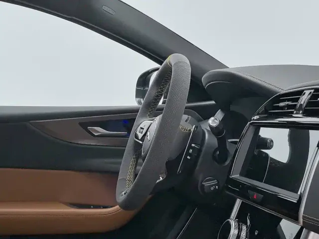Jaguar XEL — Фото автомобиля 22
