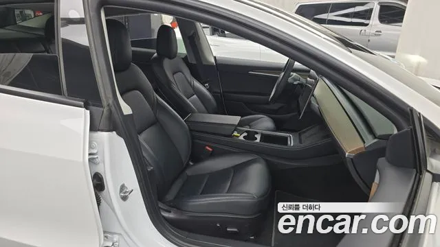 Tesla Model 3 — Фото автомобиля 16