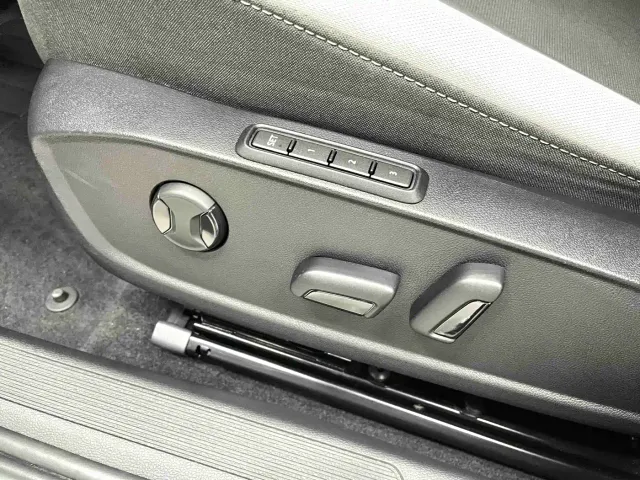 Volkswagen Golf — Фото автомобиля 7