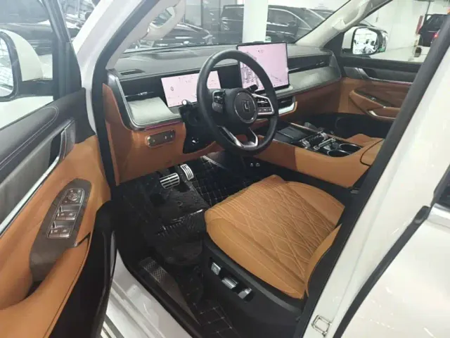 Tank Tank 500 EV 2026 Hi4-T Smart Edition — Фото автомобиля 15