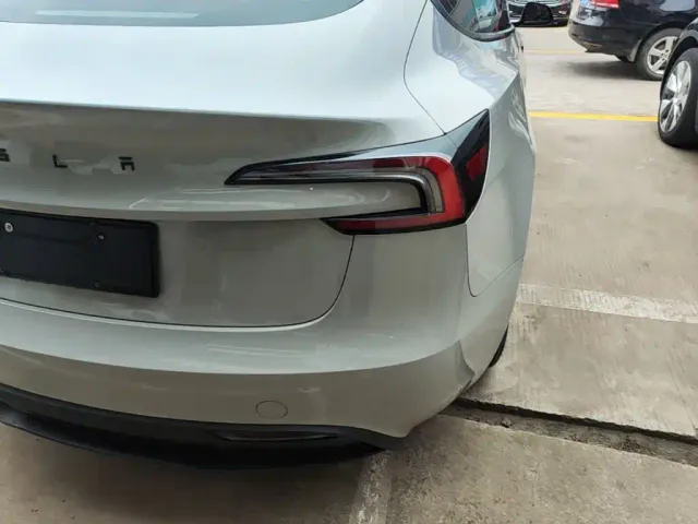 Tesla Model 3 — Фото автомобиля 7
