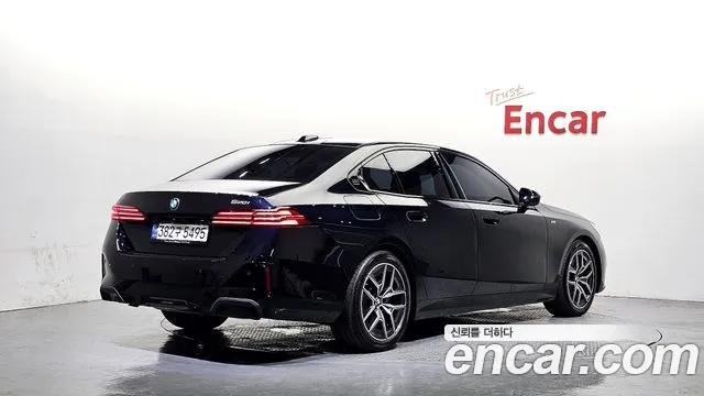BMW 5-Series — Фото автомобиля 2