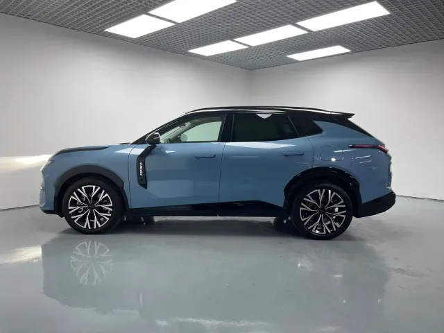 Lynk & Co 08 EM-P — Фото автомобиля 4