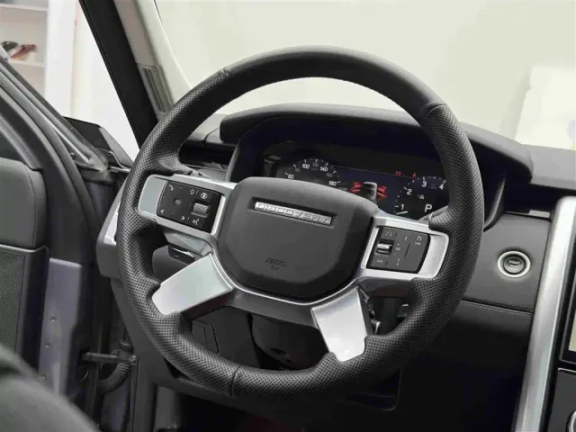 Land Rover Discovery — Фото автомобиля 12