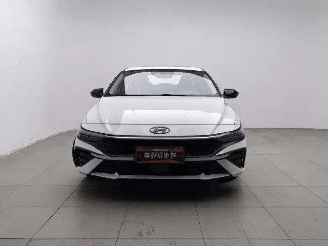 Hyundai Elantra — Фото автомобиля 3