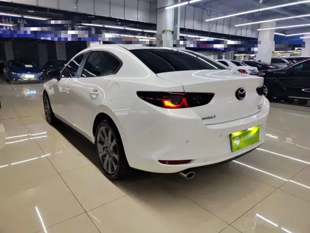 Mazda Axela — Фото автомобиля 4