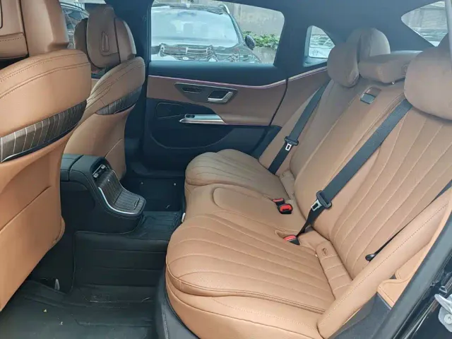 Mercedes-Benz E-Class — Фото автомобиля 14