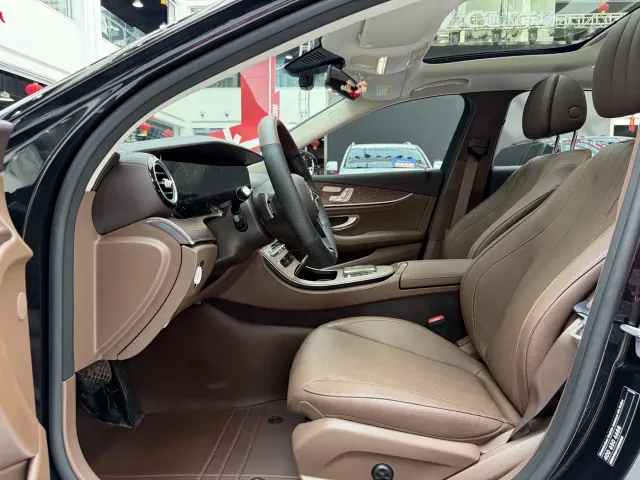 Mercedes-Benz E-Class — Фото автомобиля 13