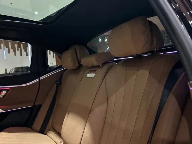Mercedes-Benz E-Class — Фото автомобиля 20