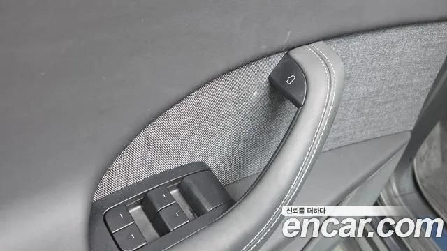 Tesla Model X — Фото автомобиля 28