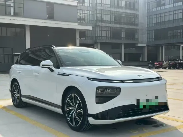 XPeng XPeng G9 2025 Model Long Range Ultra — Фото автомобиля 3