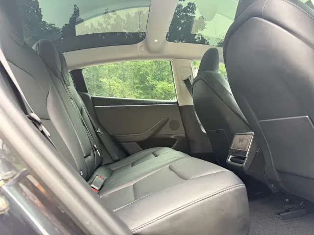 Tesla Model 3 — Фото автомобиля 14
