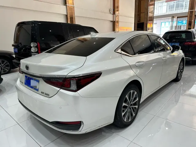 Lexus ES — Фото автомобиля 7