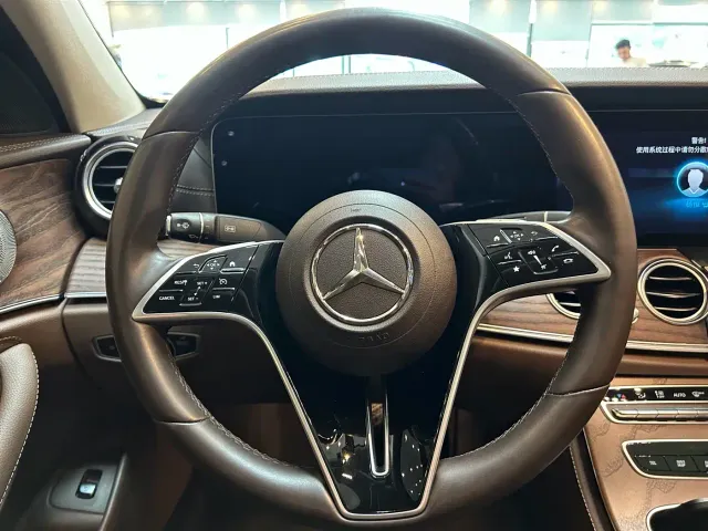 Mercedes-Benz E-Class — Фото автомобиля 10