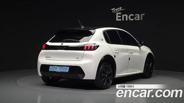 Peugeot 208 — Фото автомобиля 2