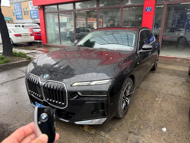 Фотография автомобиля — BMW 7 Series