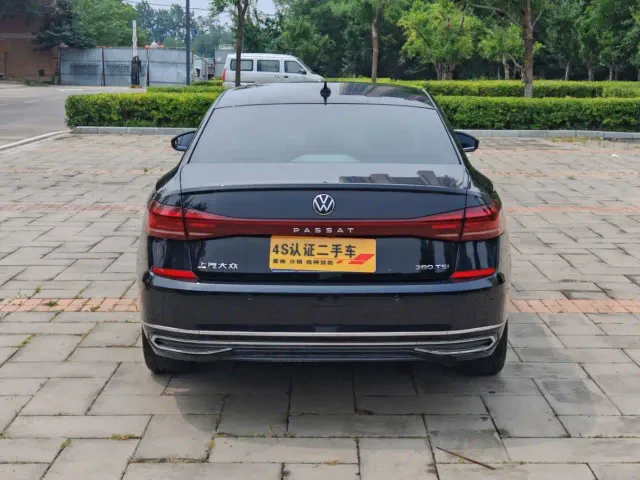 Volkswagen Passat — Фото автомобиля 5