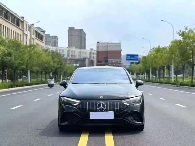 Mercedes-Benz EQE AMG — Фото автомобиля 2