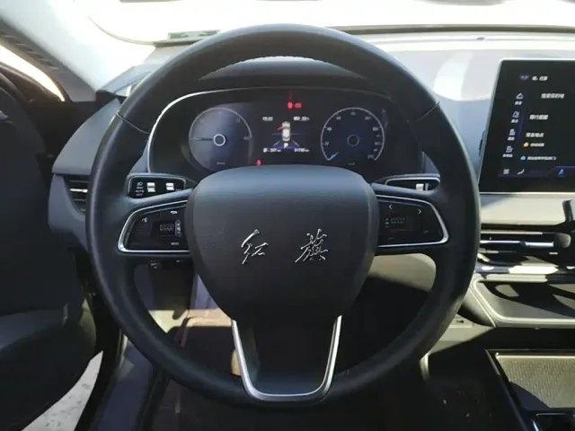 Hongqi E-QM5 — Фото автомобиля 10