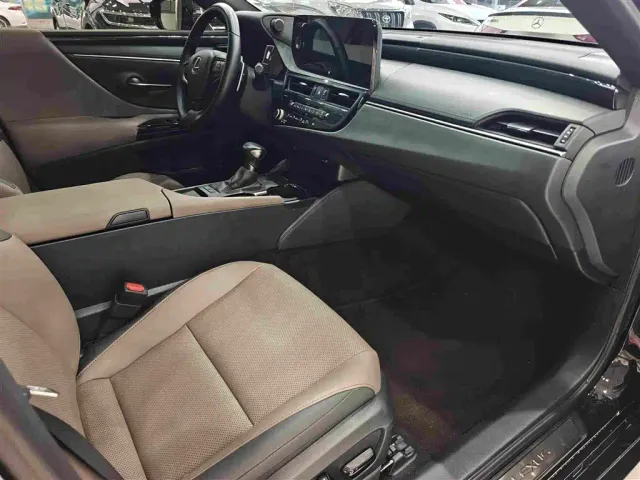 Lexus ES — Фото автомобиля 8