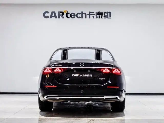 Mercedes-Benz E-Class — Фото автомобиля 4