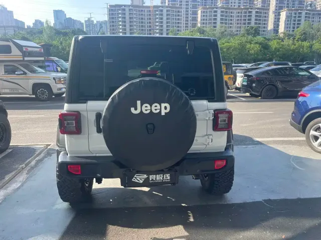 Jeep Wrangler — Фото автомобиля 14