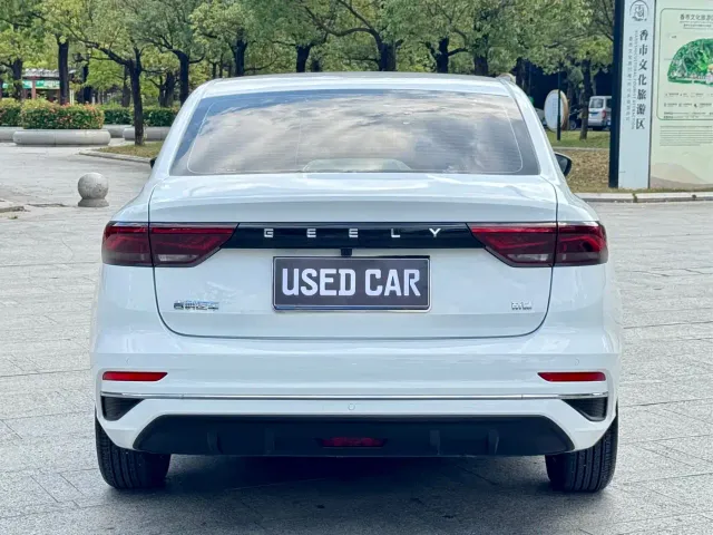 Geely Emgrand — Фото автомобиля 5