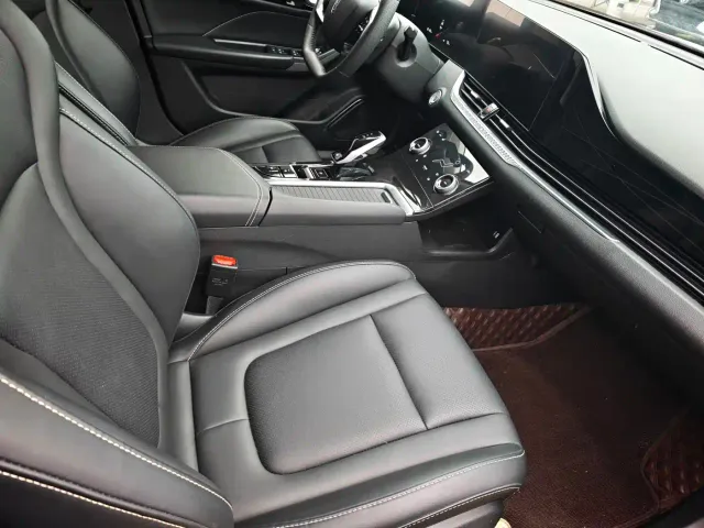 Bestune B70 — Фото автомобиля 17
