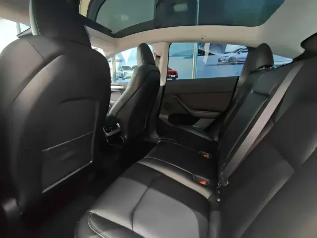 Tesla Model Y — Фото автомобиля 6