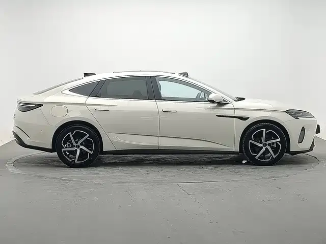 BYD Seal 07 DM-i 2026 DM-i 1.5T 230km Flagship — Фото автомобиля 4