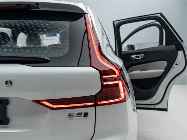 Volvo XC60 — Фото автомобиля 14