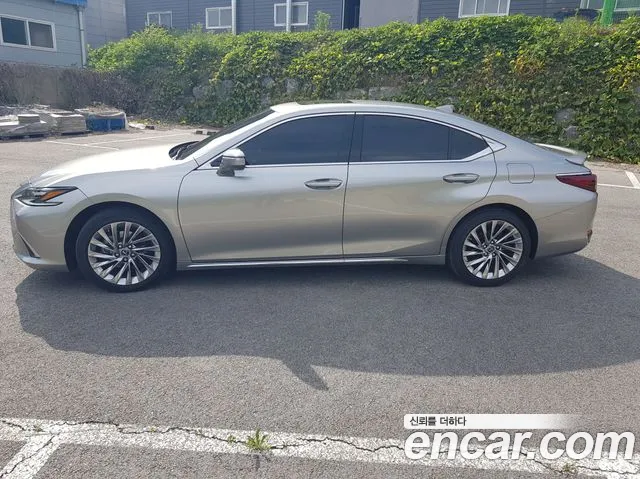 Lexus ES — Фото автомобиля 5