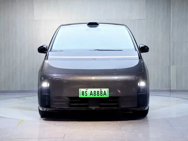 Li Auto MEGA — Фото автомобиля 7