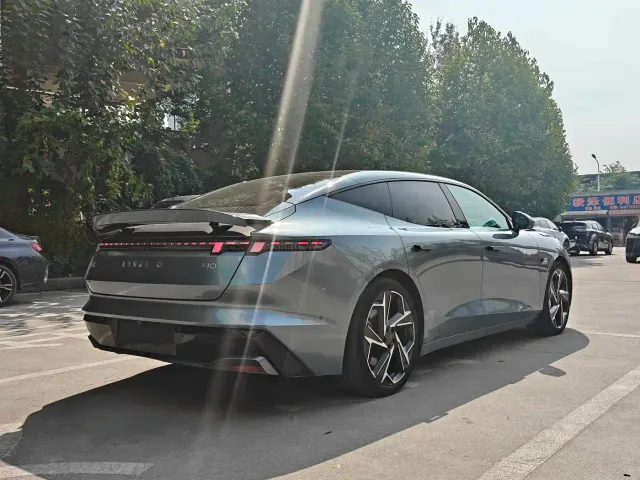 Lynk & Co Z10 — Фото автомобиля 8