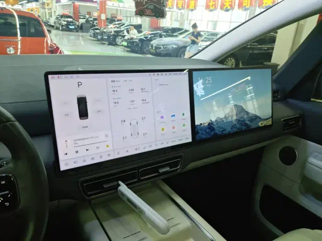 Li Auto MEGA — Фото автомобиля 12