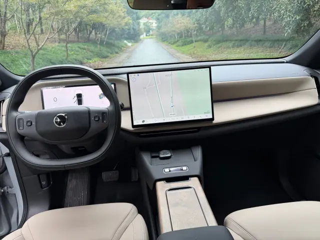 Volvo XC70 Plug-in Hybrid — Фото автомобиля 5