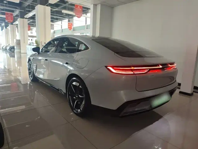 Geely Galaxy E8 — Фото автомобиля 4