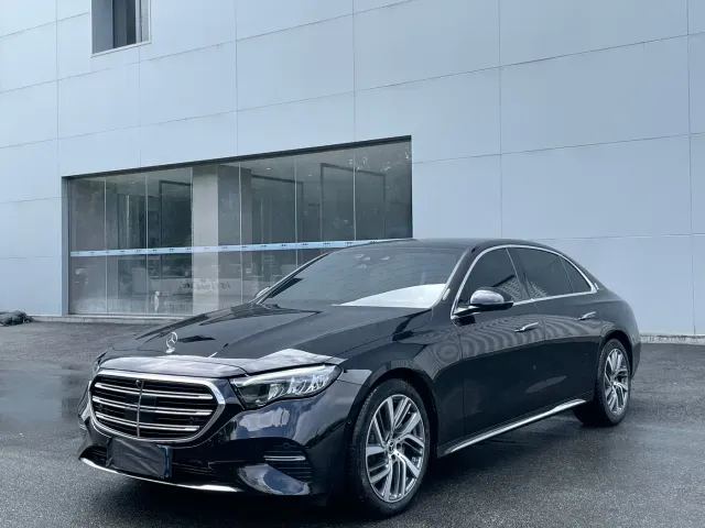 Фотография автомобиля — Mercedes-Benz E-Class