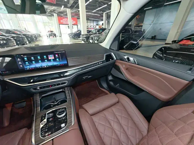 BMW X7 — Фото автомобиля 30