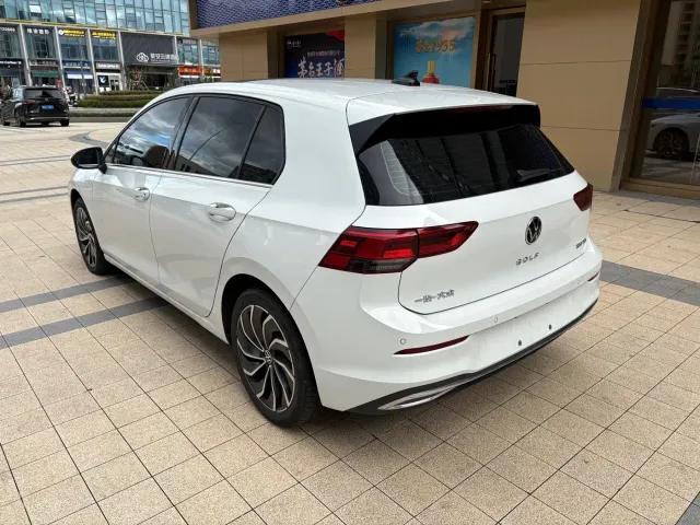 Volkswagen Golf — Фото автомобиля 6
